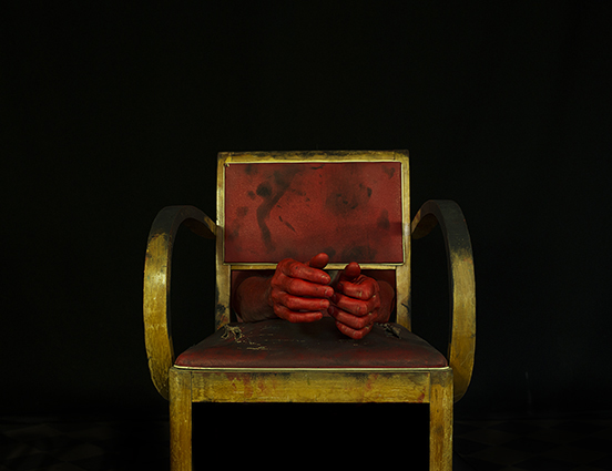 Figure avec chaise